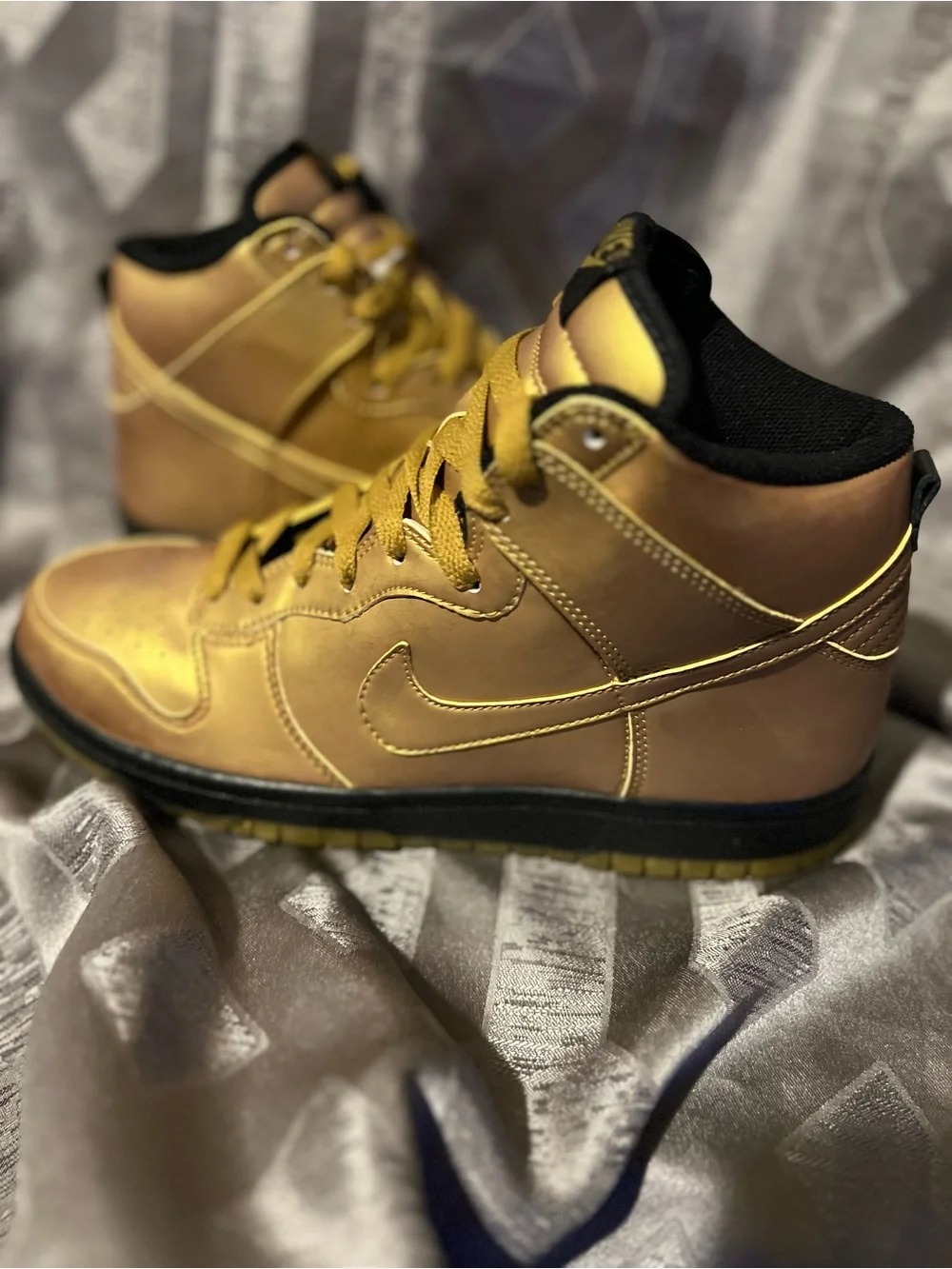 VTG 2004 Nike Dunk High Olympic Metallic Gold Black 308348-771 Size 7.5 NEW